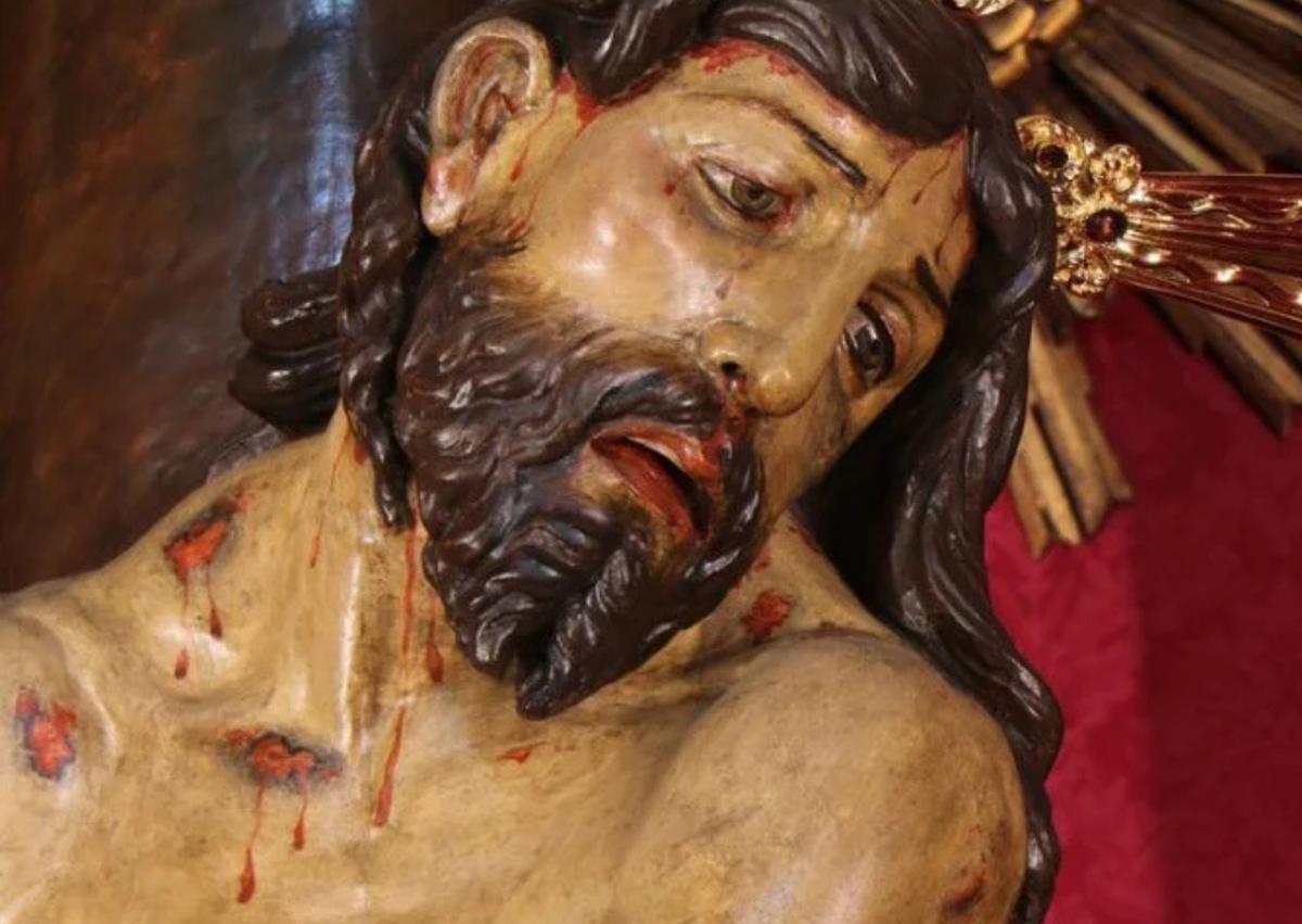 Imagen secundaria 1 - El Nazareno en su primera salida en 1982 y las réplicas del Perdón y el Señor de la Misericordia